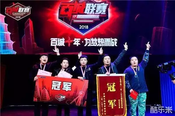 精力饱满的 精力饱满的